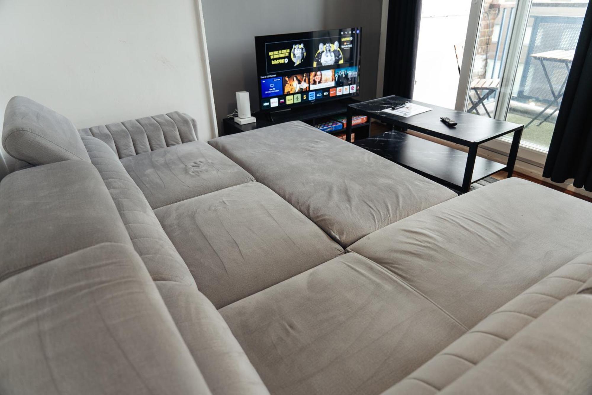 Апартаменты Shard View 2 Bed Entire Flat Лондон Экстерьер фото