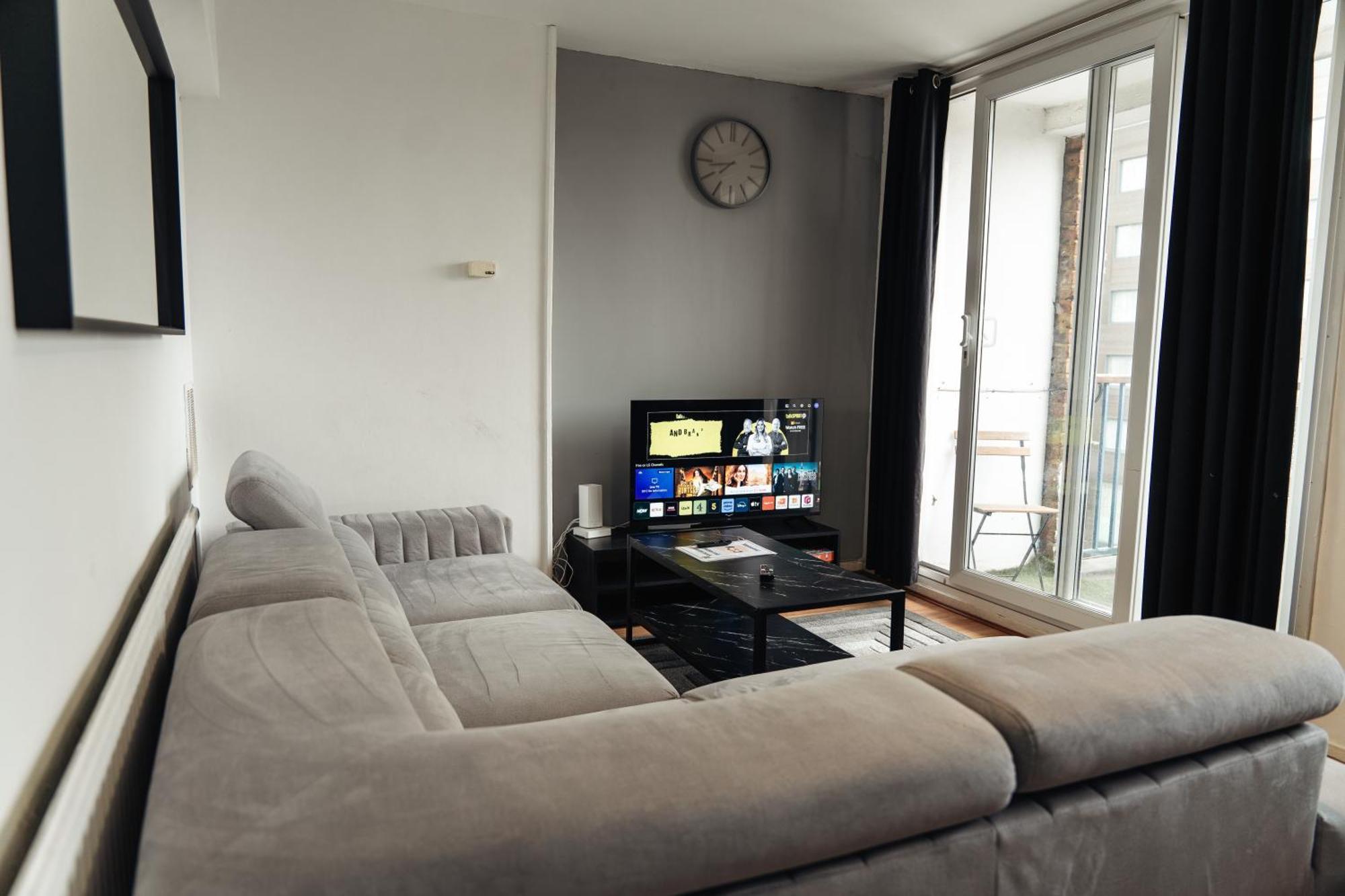 Апартаменты Shard View 2 Bed Entire Flat Лондон Экстерьер фото
