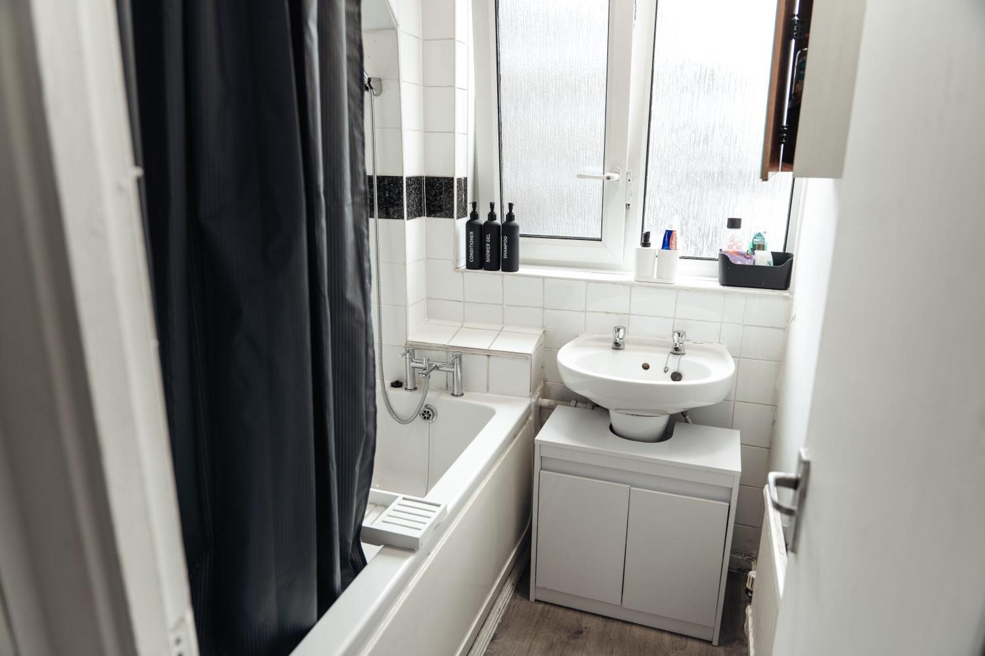 Апартаменты Shard View 2 Bed Entire Flat Лондон Экстерьер фото